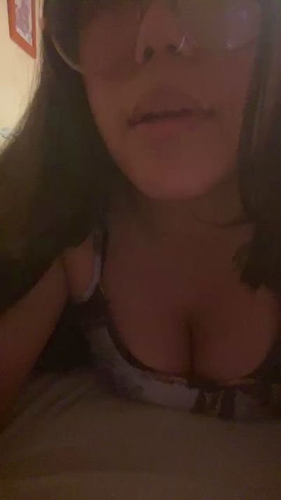 Laurabunny6 live cam on Cam4