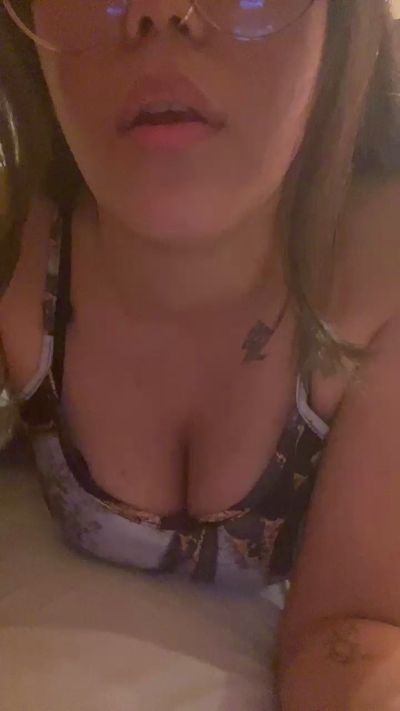 Laurabunny6 live cam on Cam4