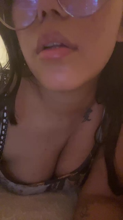 Laurabunny6 live cam on Cam4