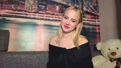 LaurelFairburn live cam on Cam4