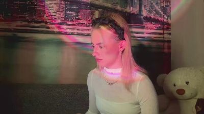 LaurelFairburn live cam on Cam4