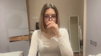 LaureneCables live cam on Cam4