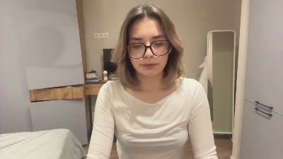 LaureneCables live cam on Cam4