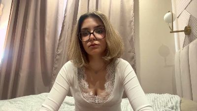 LaureneCables live cam on Cam4
