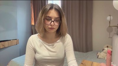 LaureneCables live cam on Cam4