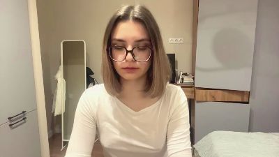 LaureneCables live cam on Cam4
