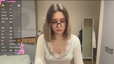 LaureneCables live cam on Cam4