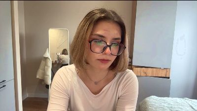 LaureneCables live cam on Cam4