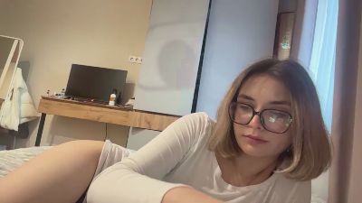 LaureneCables live cam on Cam4
