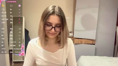 LaureneCables live cam on Cam4