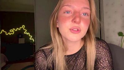 LauretteGoss live cam on Cam4
