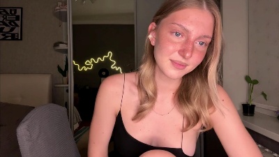 LauretteGoss live cam on Cam4