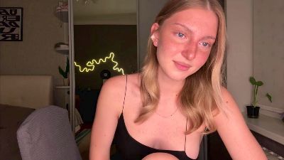 LauretteGoss live cam on Cam4