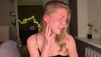 LauretteGoss live cam on Cam4