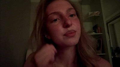 LauretteGoss live cam on Cam4