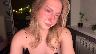 LauretteGoss live cam on Cam4