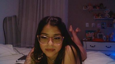 Lauri live cam on Cam4
