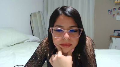 Lauri live cam on Cam4