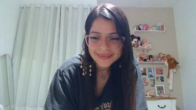 Lauri live cam on Cam4