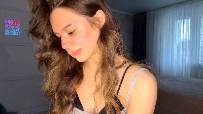 LaurieKempkens live cam on Cam4