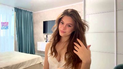 LaurieKempkens live cam on Cam4