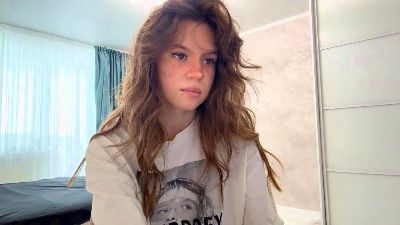 LaurieKempkens live cam on Cam4