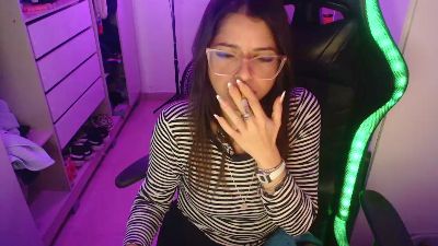 Lauriiis live cam on Cam4