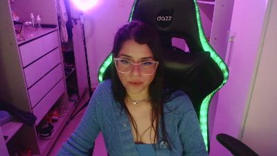 Lauriiis live cam on Cam4