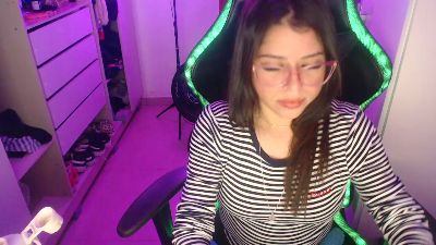 Lauriiis live cam on Cam4