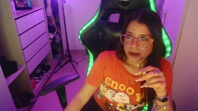 Lauriiis live cam on Cam4
