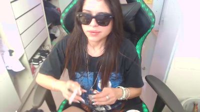 Lauriiis live cam on Cam4