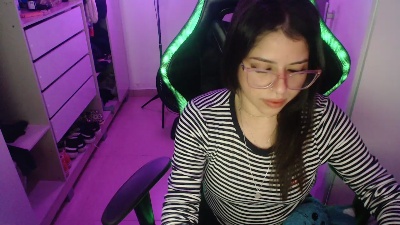 Lauriiis live cam on Cam4