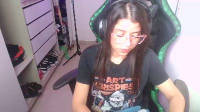 Lauriiis live cam on Cam4