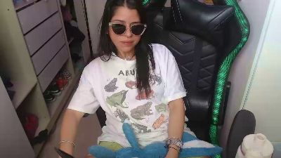 Lauriiis live cam on Cam4