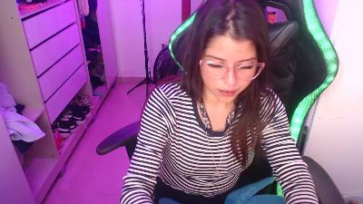 Lauriiis live cam on Cam4