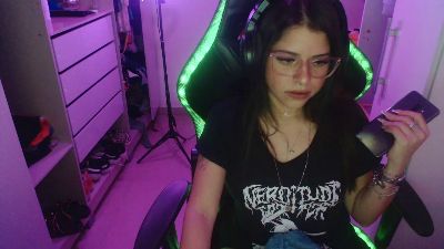 Lauriiis live cam on Cam4
