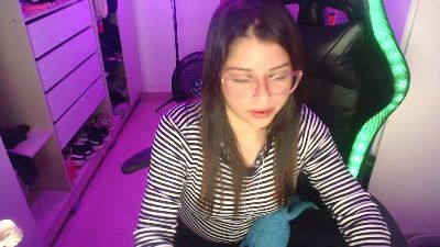 Lauriiis live cam on Cam4