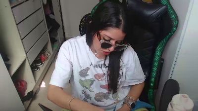 Lauriiis live cam on Cam4