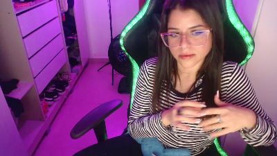 Lauriiis live cam on Cam4