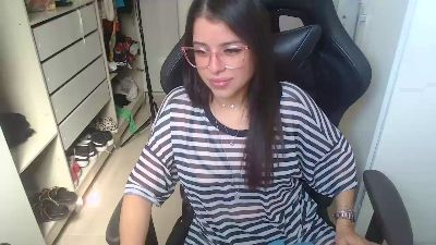 Lauriiis live cam on Cam4
