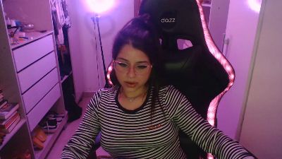 Lauriiis live cam on Cam4