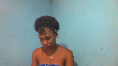 Laurinah live cam on Cam4