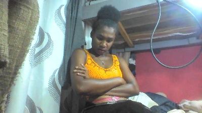 Laurinah live cam on Cam4