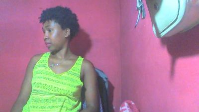 Laurinah live cam on Cam4