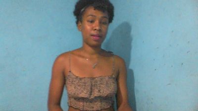 Laurinah live cam on Cam4