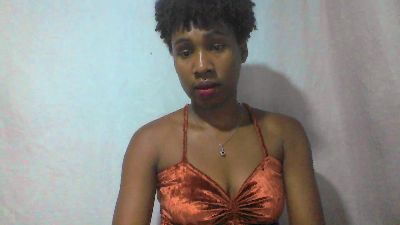 Laurinah live cam on Cam4