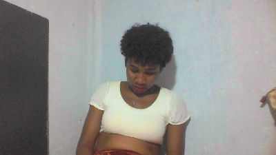 Laurinah live cam on Cam4