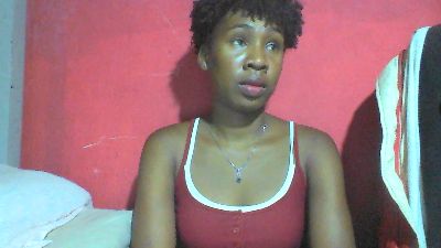 Laurinah live cam on Cam4