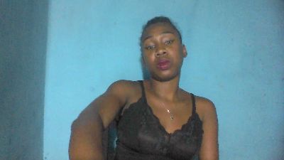 Laurinah live cam on Cam4