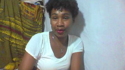 Laurinah live cam on Cam4